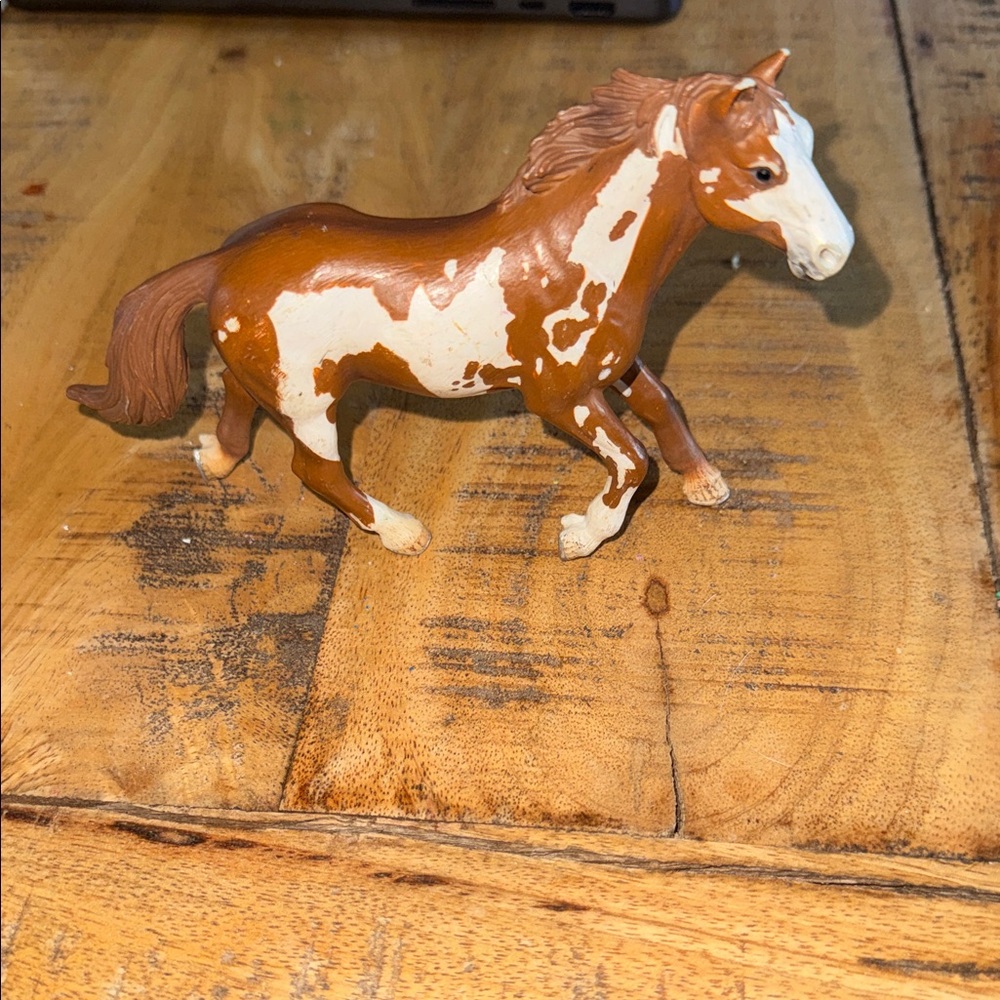 SCHLEICH 2006 vintage Brown and White Horse Figurines